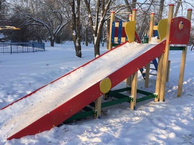 Детские зимние игровые горки